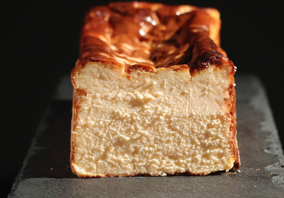 あなたを虜にする、濃厚とろけるグルテンフリーバスクチーズケーキ