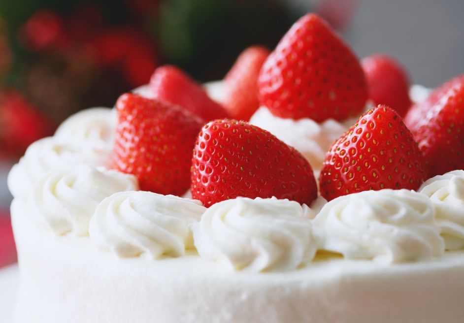 生乳100%生クリームとは？　定義やホイップクリームとの違い、上手な泡立てのこつを解説