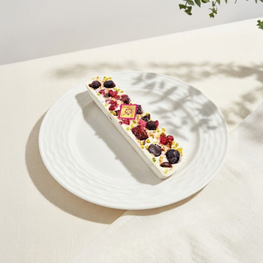 滑らかでクリーミーな食感に加え、フルーツとナッツの深い風味が織りなす極上のアイスチーズケーキカッサータ